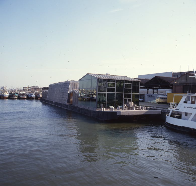 Theaterboot de Ark in Antwerpen, 1992 I foto Wim Van Nueten