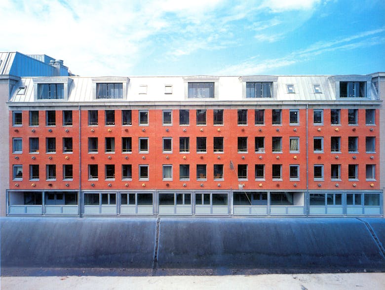 Kantoor- en appartementsgebouw Vinkhoek in Amsterdam i.s.m. Van Nek, Holslag en Hoek, 1995