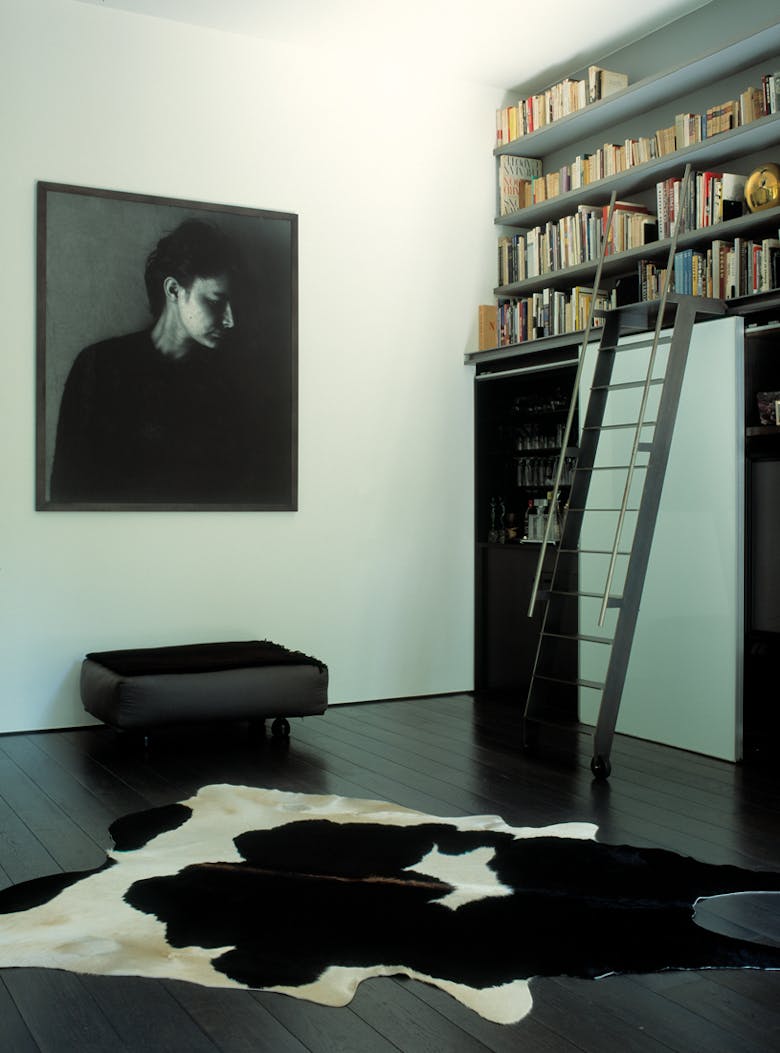 Claire Bataille, interieur van het eigen appartement in Antwerpen (Berchem), circa 1998 | © Jean-Luc Laloux
