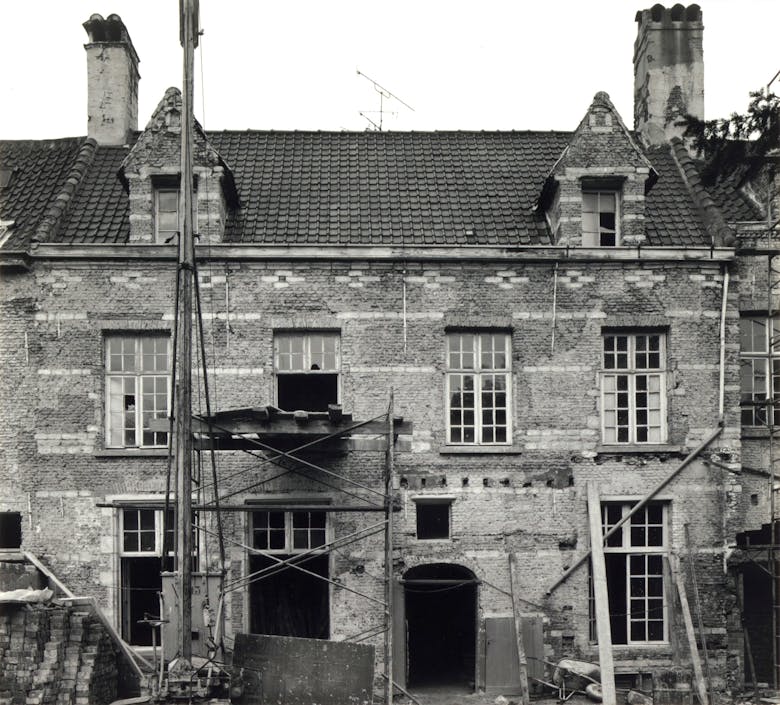 Restauratie van het Begijnhof in Antwerpen i.s.m. R. De Bruyn, 1975