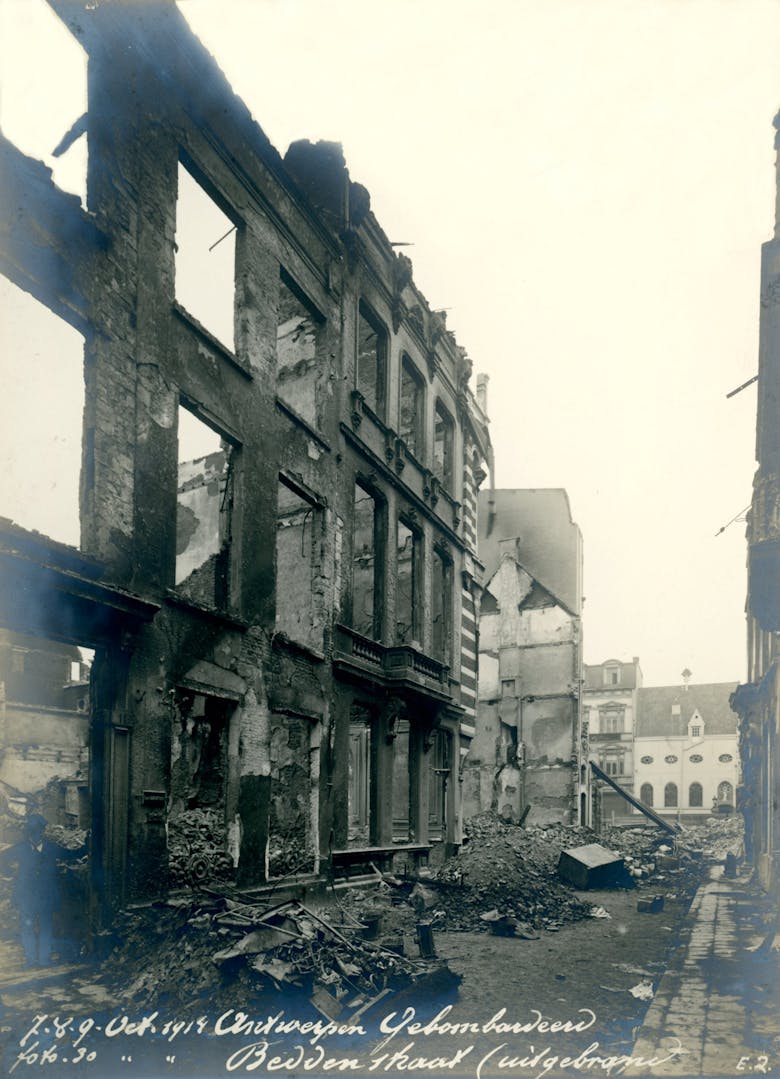 Oorlogsschade in de Beddenstraat, 1914