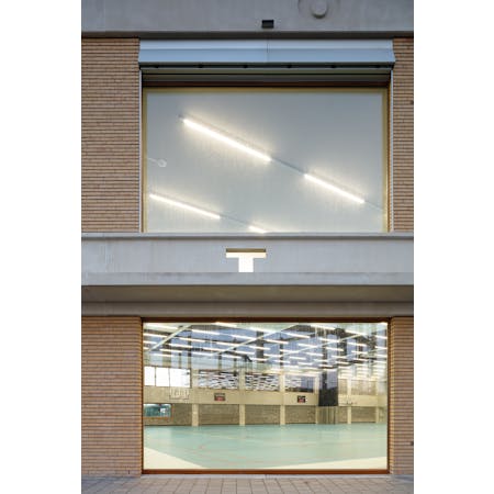 De Smet Vermeulen architecten, Groepswoningen en sporthal Krono, Gent © Dennis De Smet