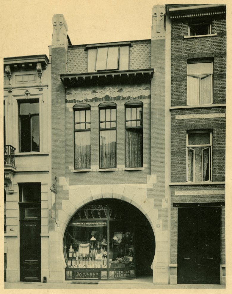 Emiel Van Averbeke and Willem Diehl, shop De Ooievaar in Antwerp, 1899
