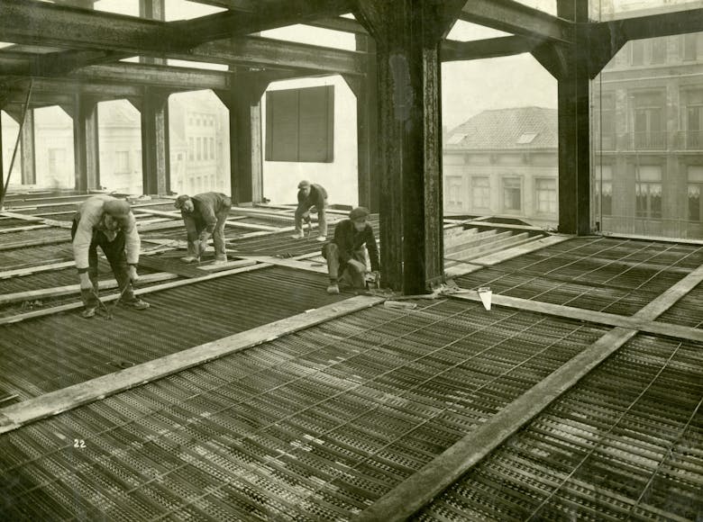 De montage van de vloeren, 1930