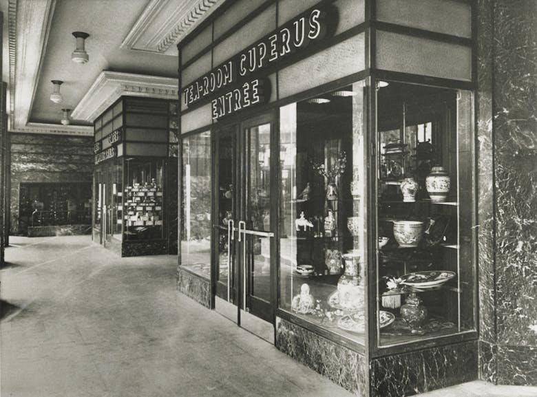 De ingang van de tearoom  Cuperus, 1932