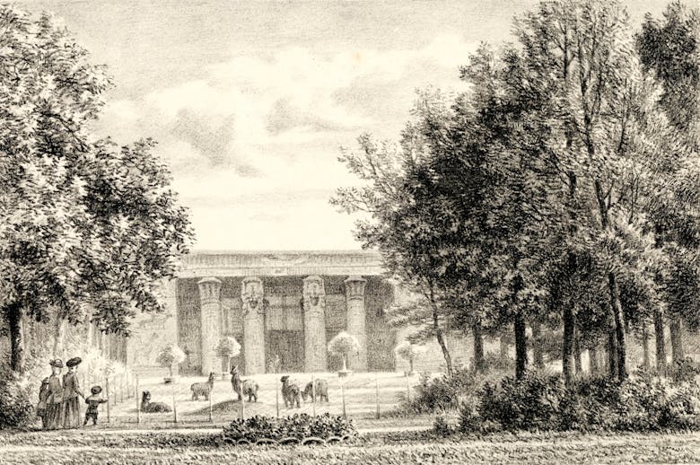 Zicht vanuit de tuin op de Egyptische tempel, circa 1890