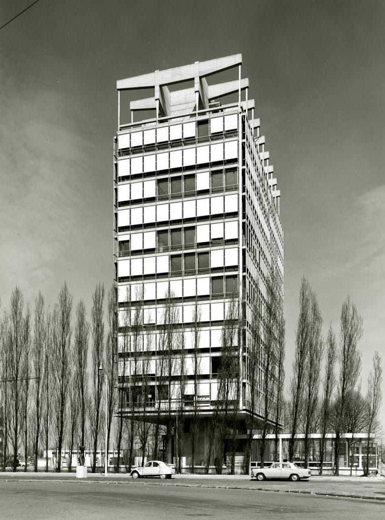 Léon Stynen, Paul de Meyer en Joseph Reusens, BP building in Antwerpen, circa 1963