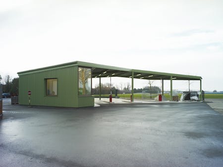 Service building container park, Jabbeke, Architecten Els Claessens en Tania Vandenbussche © Hilde D’haeyere