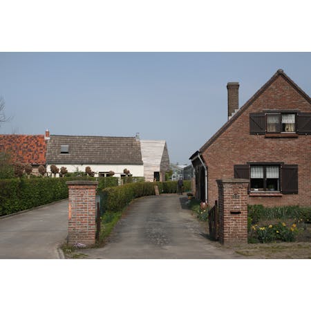 Zonevreemde uitbreiding gezinswoning met tuinbouwbedrijf Lokeren, BLAF Architecten © Stijn Bollaert