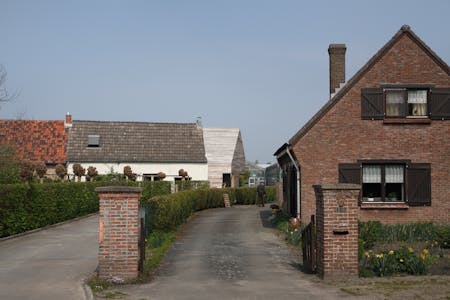 Zonevreemde uitbreiding gezinswoning met tuinbouwbedrijf Lokeren, BLAF Architecten © Stijn Bollaert