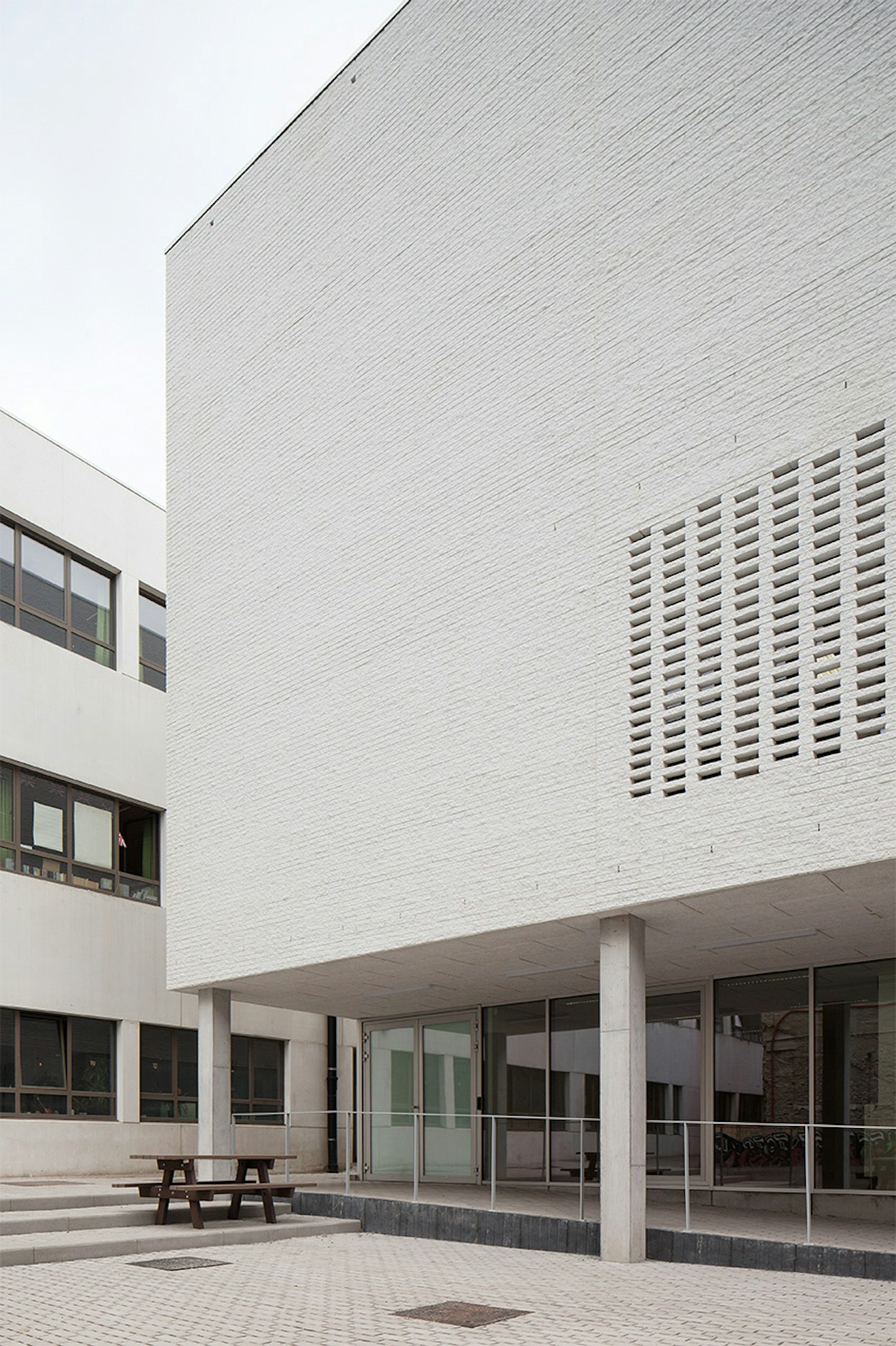 Stéphane Beel Architects, Uitbreiding Atheneum Wispelberg, Gent © Johnny Umans